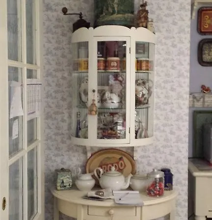 Bed & Breakfast Teapot House *