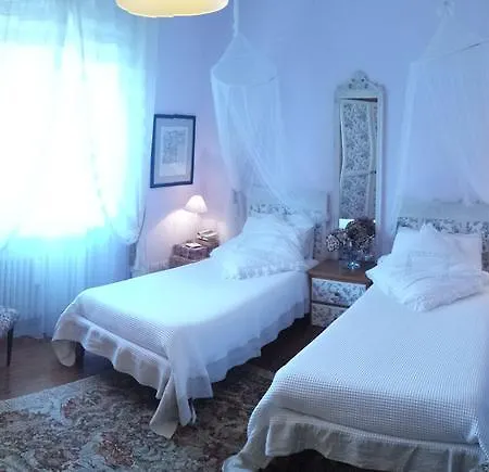 לינה וארוחת בוקר Teapot House 3*