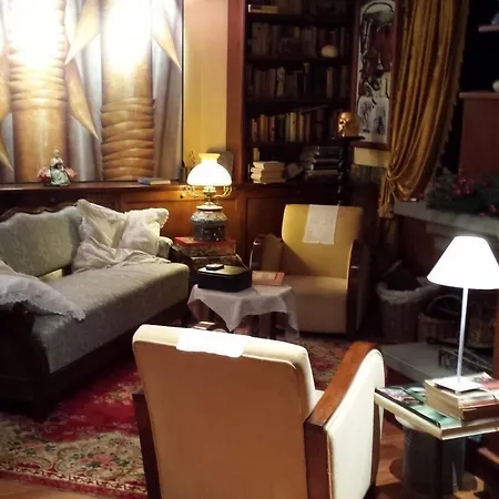 Bed & Breakfast Teapot House