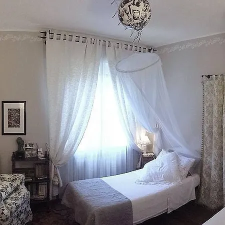 Bed & Breakfast Teapot House