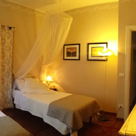 Bed & Breakfast Teapot House