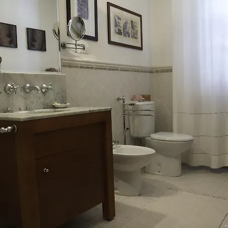 לינה וארוחת בוקר Teapot House 3*