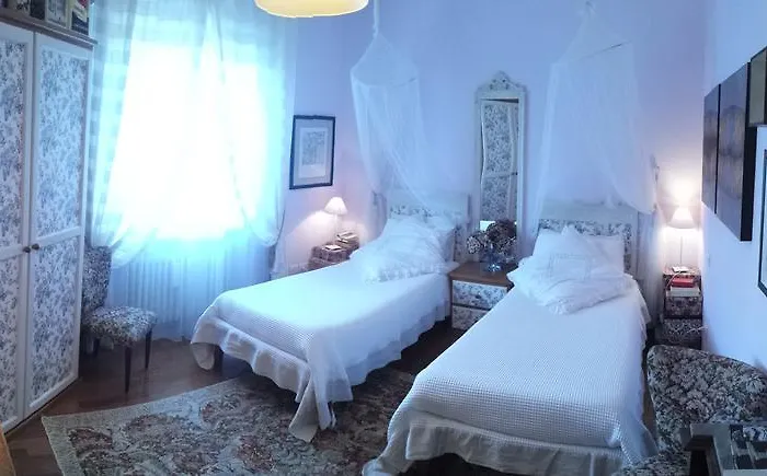 Alojamento de Acomodação e Pequeno-almoço Teapot House 3*