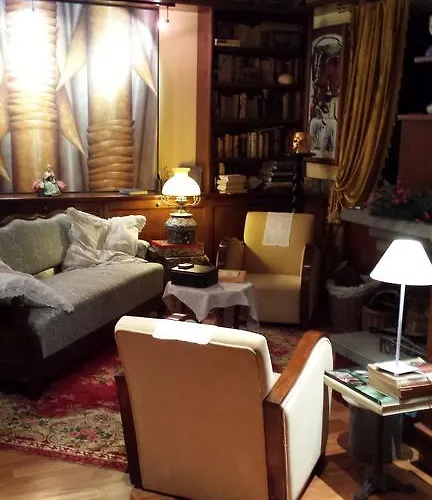 Bed & Breakfast Teapot House