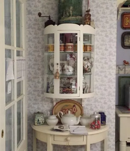 Alojamento de Acomodação e Pequeno-almoço Teapot House 3*