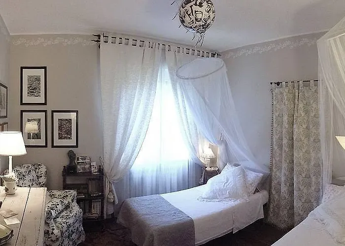 Bed & Breakfast Teapot House